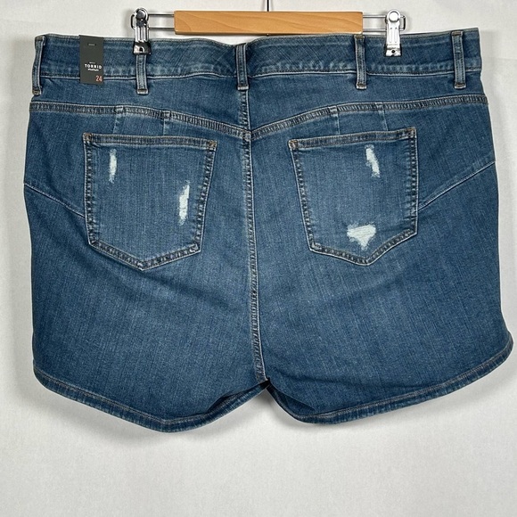 Torrid 3.5” Bombshell Premium Stretch High-Rise Jean Short NWT - Picture 2 of 14